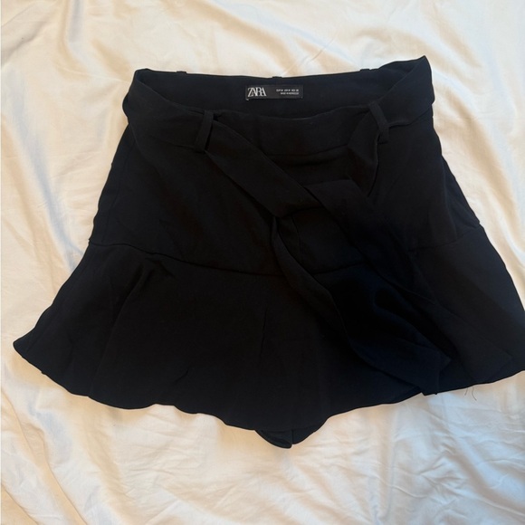 Zara Elegant Black Skirt with Bow Accent - Picture 3 of 3